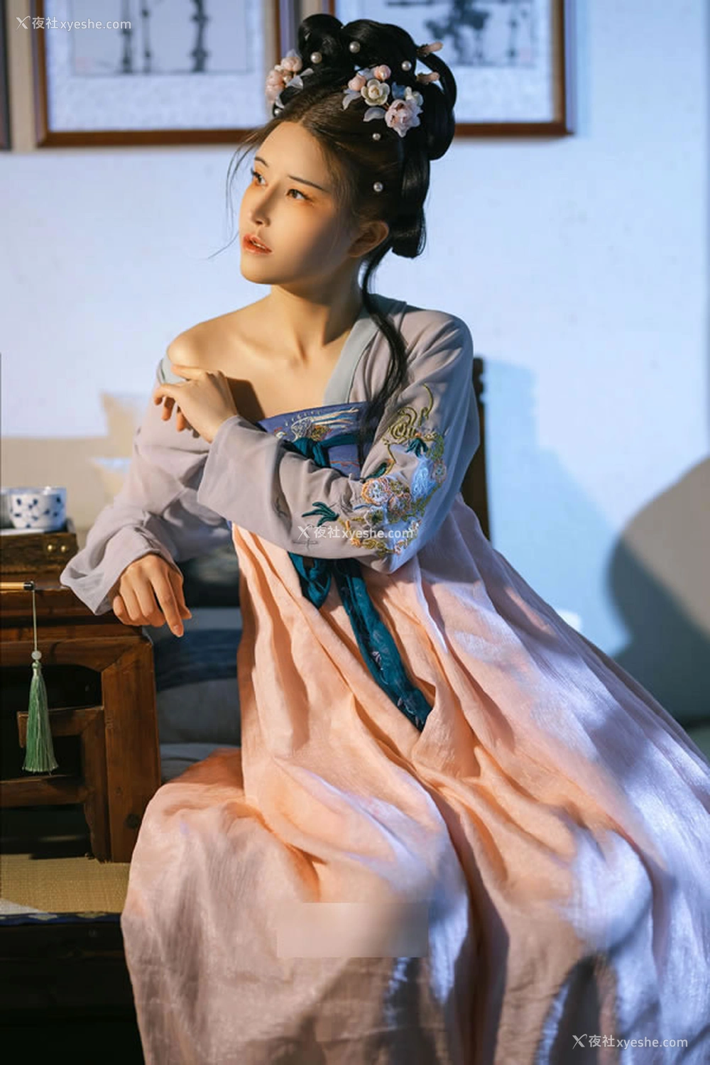 1P - 网红美女鹿八岁 – 汉服唯美人体写真
