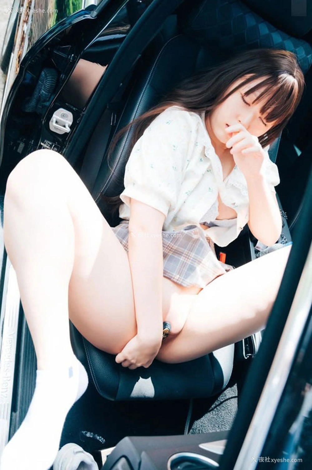 1P - 格仔JK美女Mozzi室内 车厢跳蛋调教尺度图
