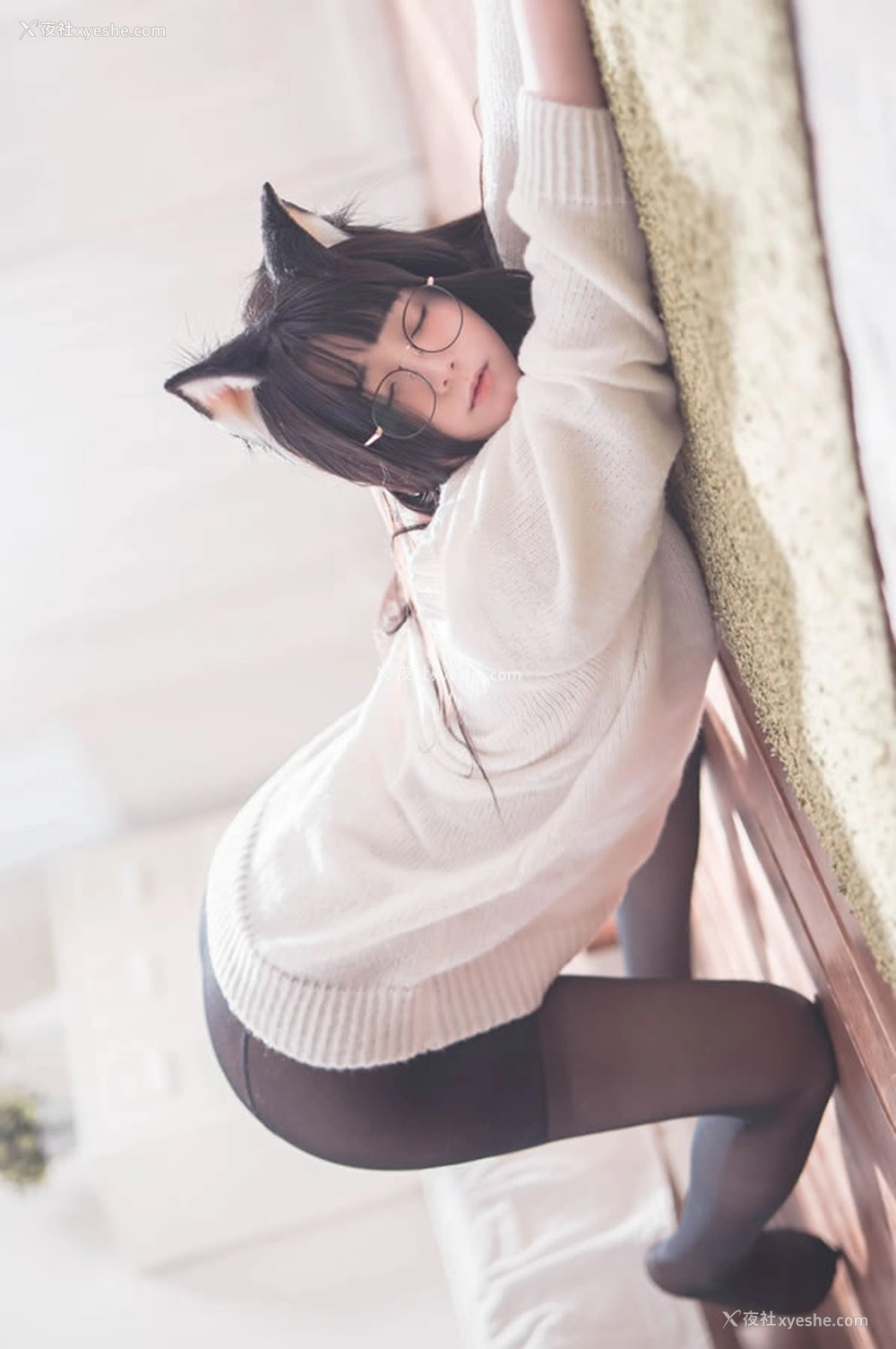 1P - 福利姬落落Raku – 狐女仆 针织衣女郎
