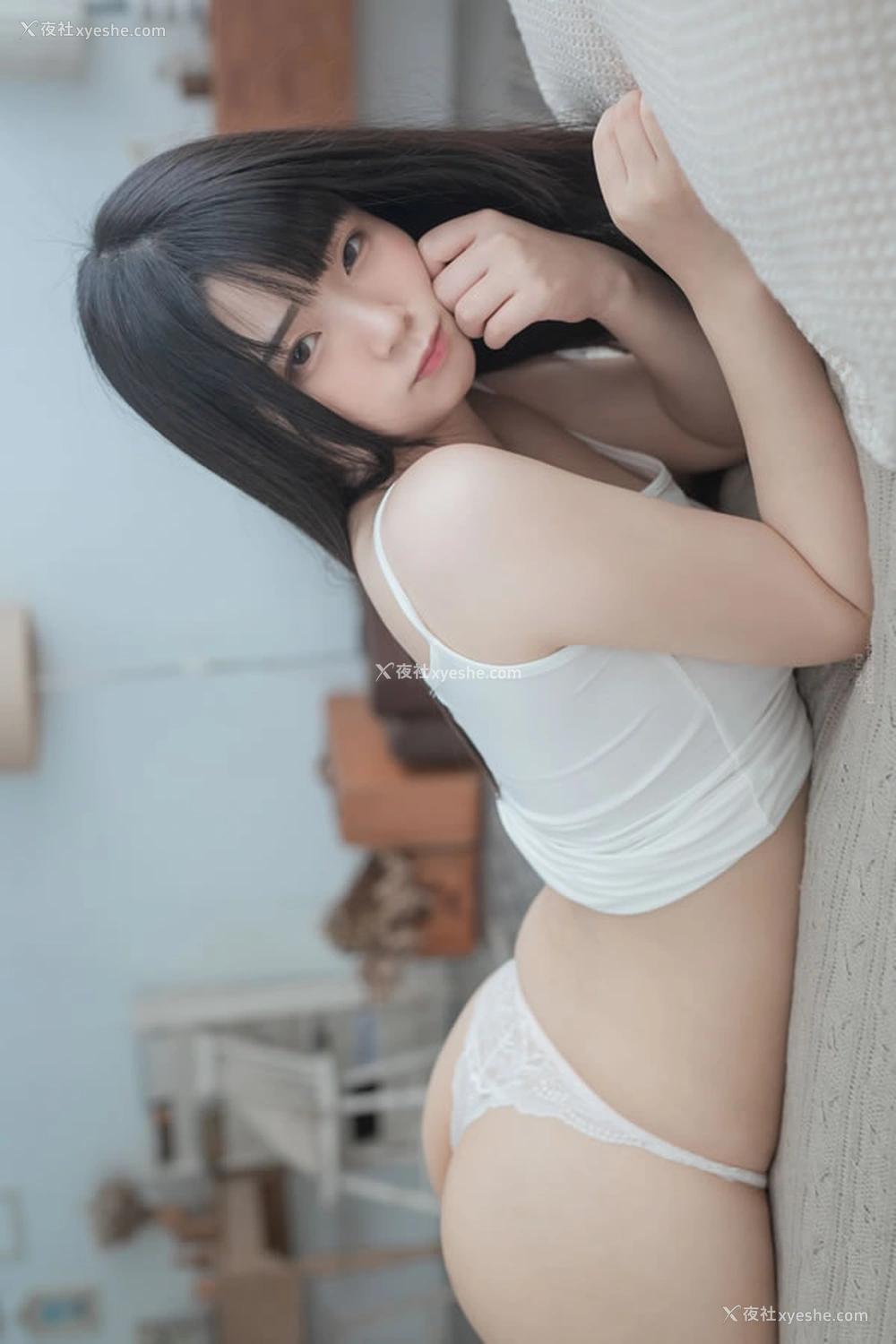 1P - 福利姬落落Raku – 狐女仆 针织衣女郎