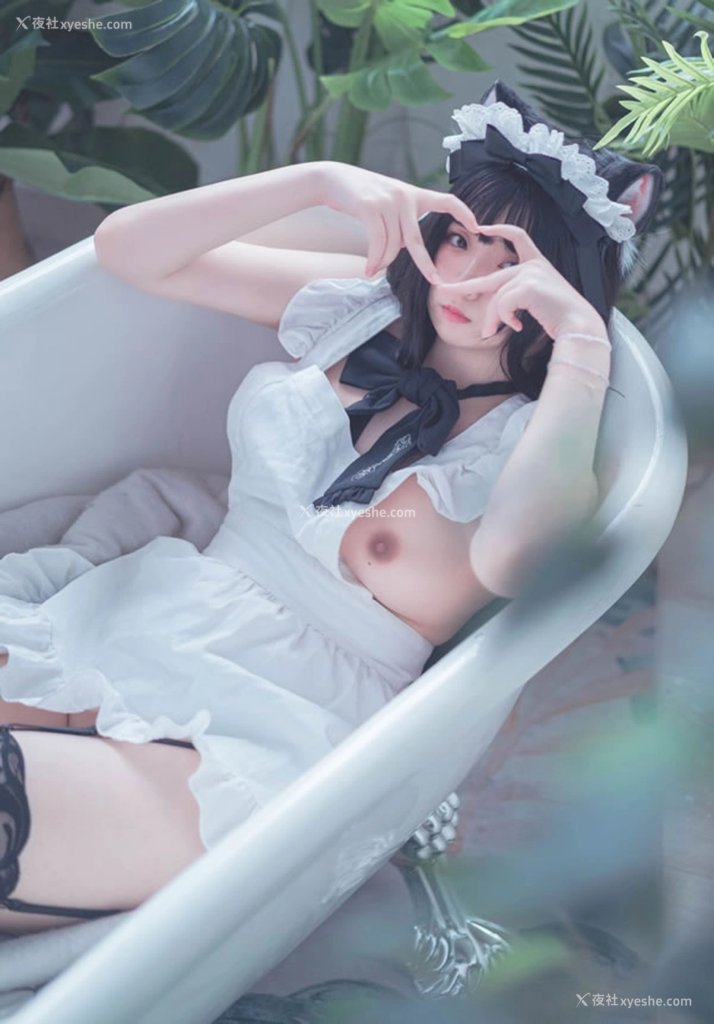 1P - 福利姬落落Raku – 狐女仆 针织衣女郎