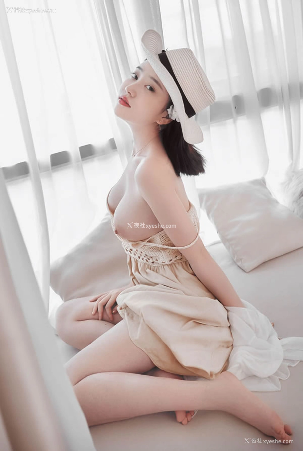 1P - 极品女神年年 – 白露佳人幽谷莞尔待君来