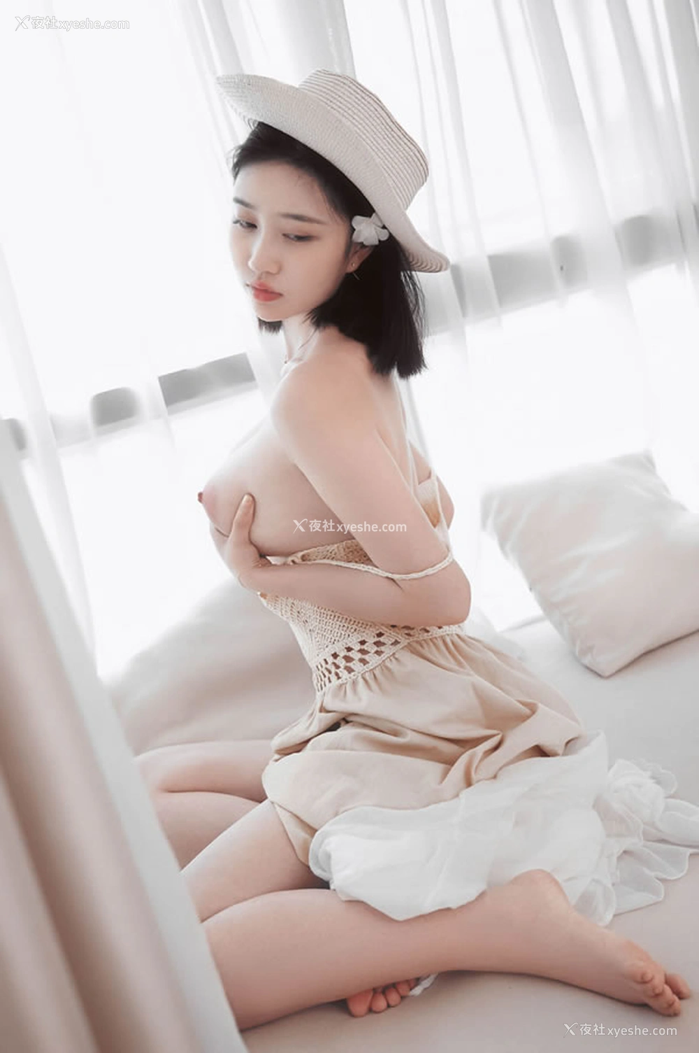 1P - 极品女神年年 – 白露佳人幽谷莞尔待君来
