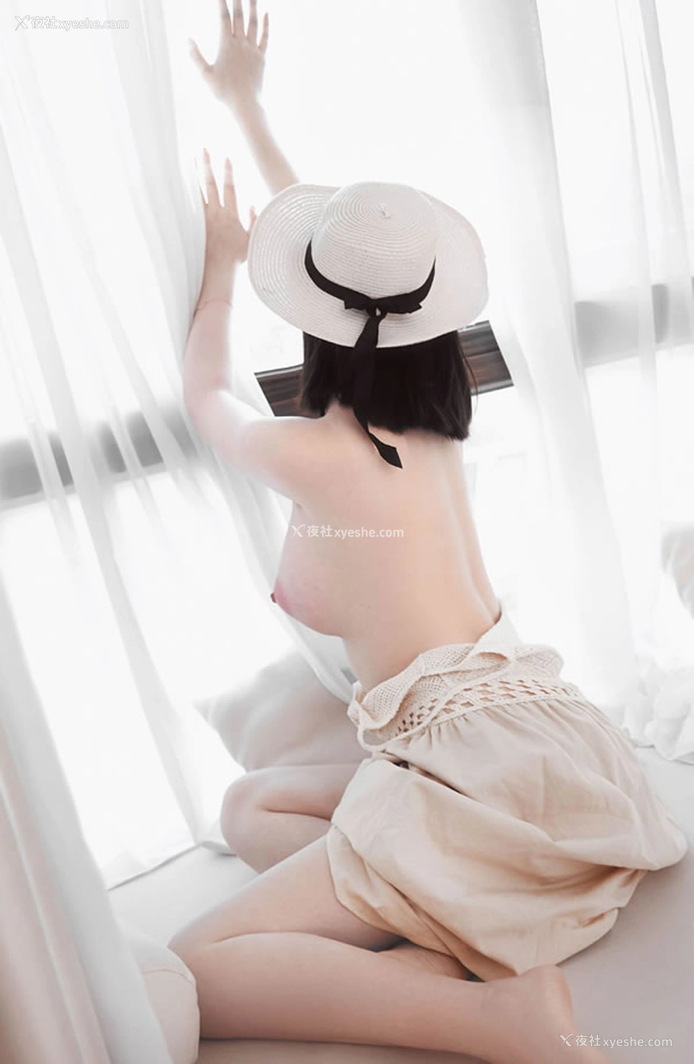 1P - 极品女神年年 – 白露佳人幽谷莞尔待君来