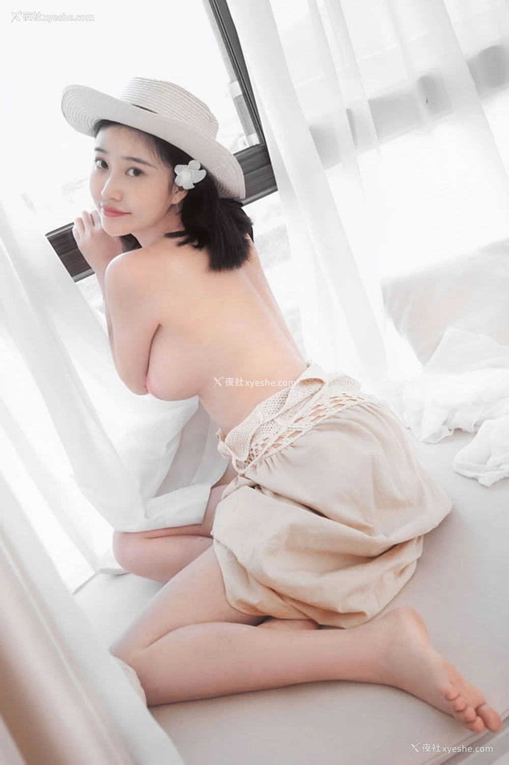 1P - 极品女神年年 – 白露佳人幽谷莞尔待君来