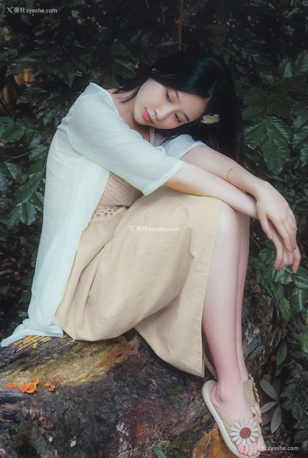 1P - 极品女神年年 – 白露佳人幽谷莞尔待君来