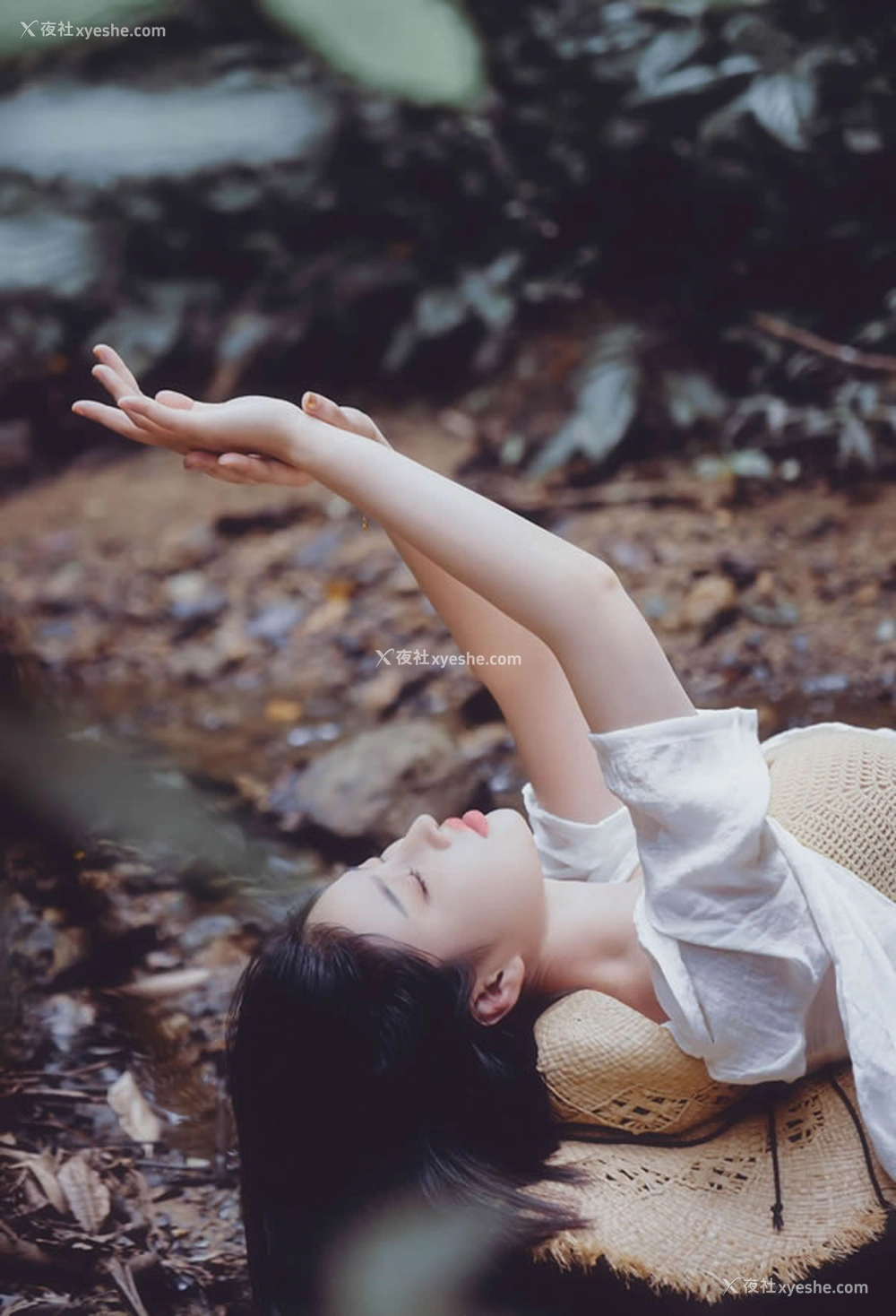 1P - 极品女神年年 – 白露佳人幽谷莞尔待君来