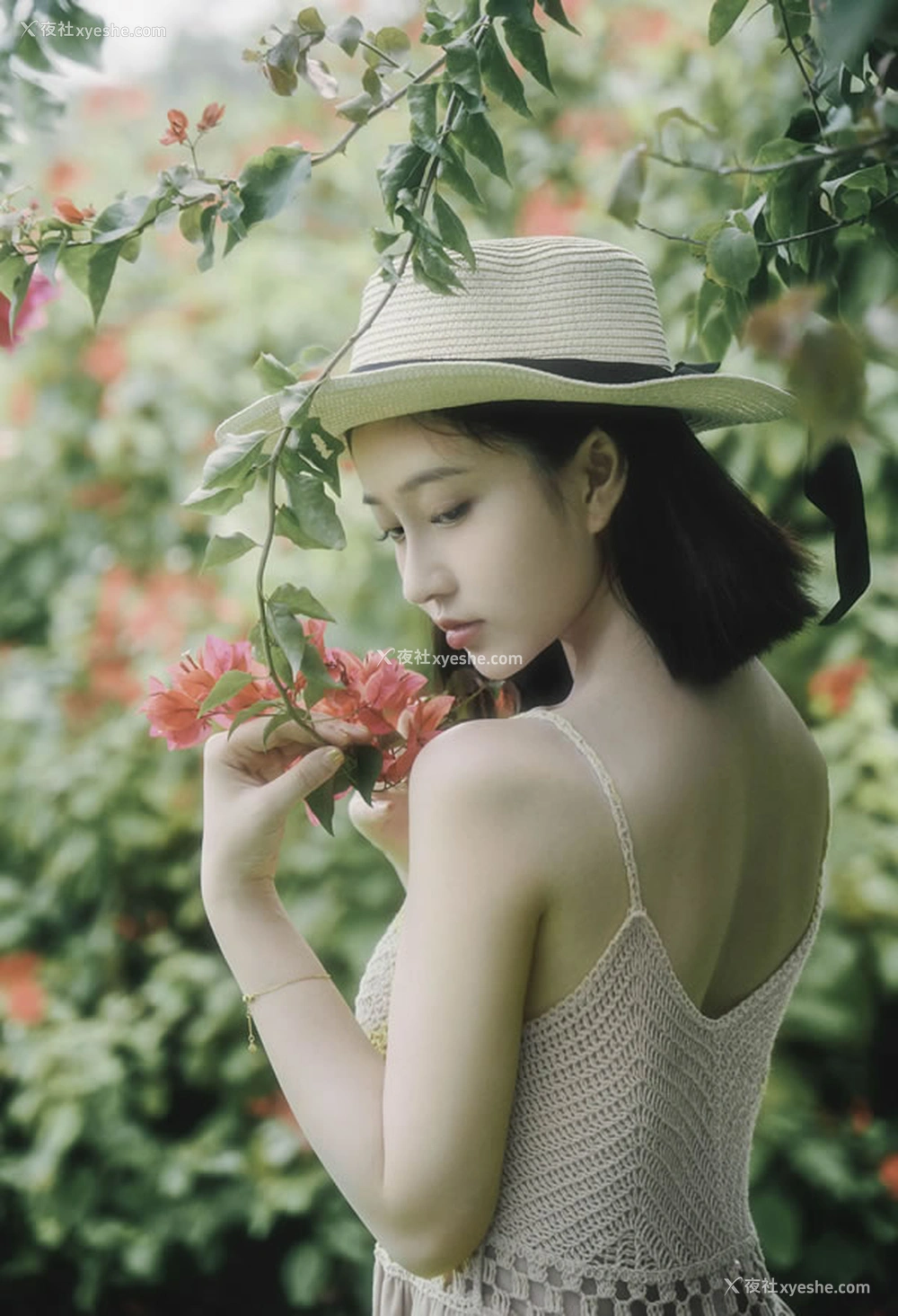 1P - 极品女神年年 – 白露佳人幽谷莞尔待君来