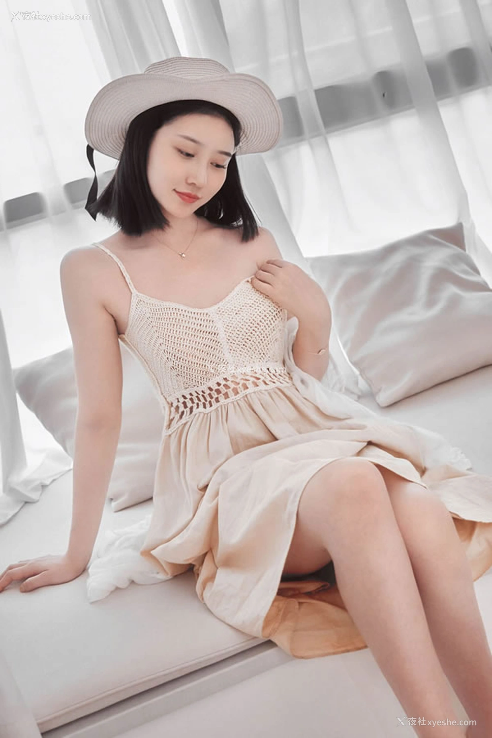 1P - 极品女神年年 – 白露佳人幽谷莞尔待君来