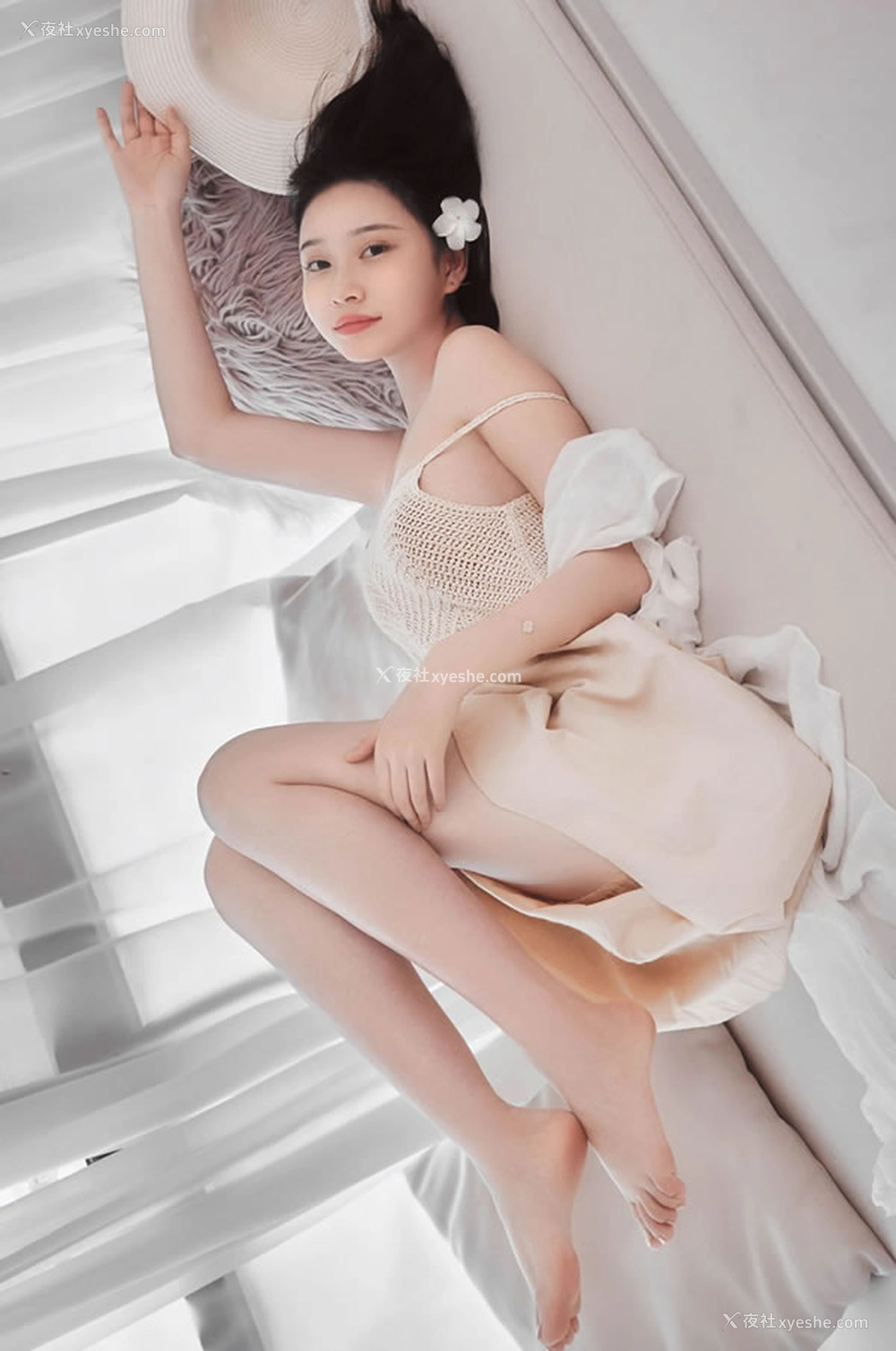 1P - 极品女神年年 – 白露佳人幽谷莞尔待君来