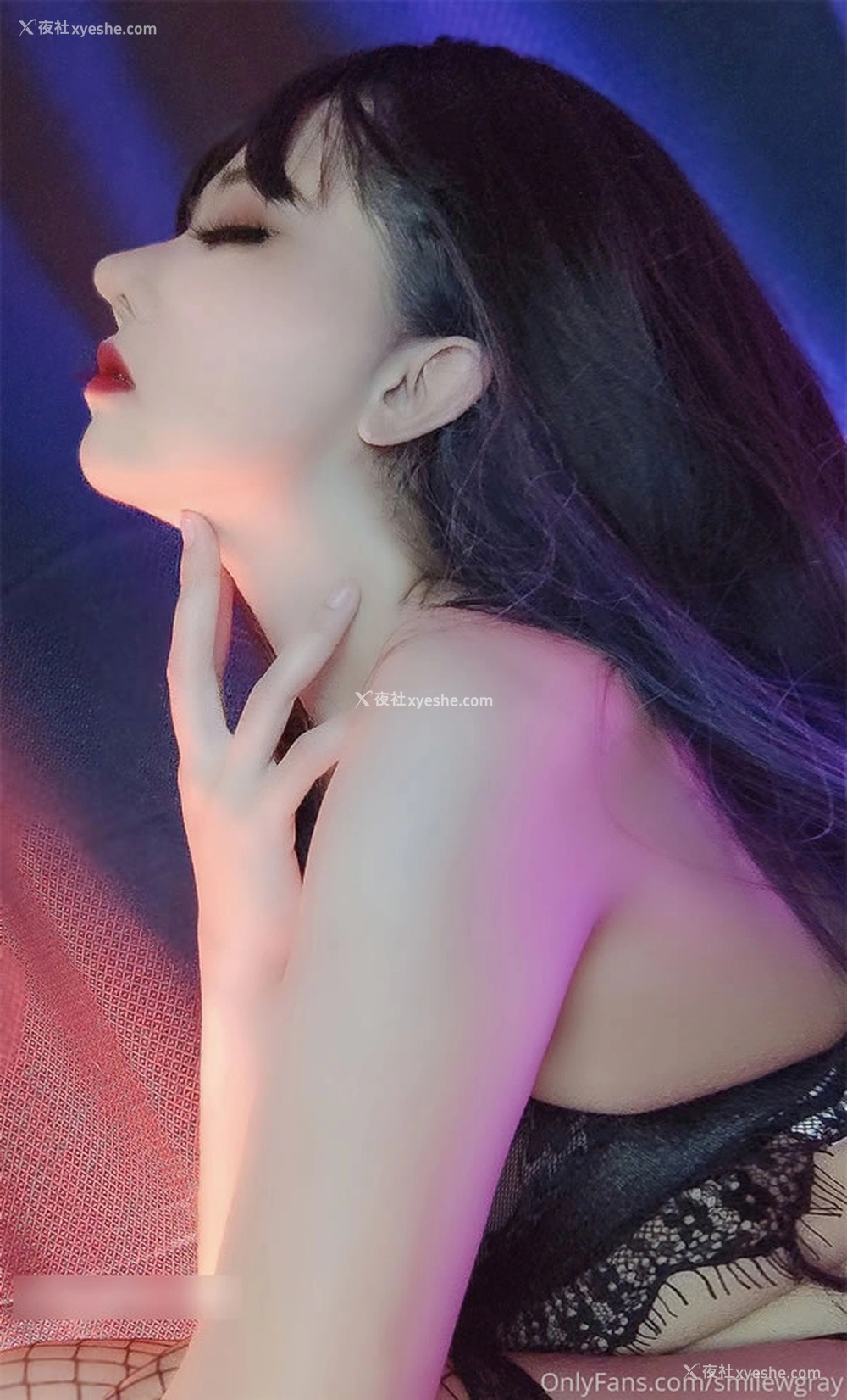 1P - 网红Coser美女Smil私拍尺度人体合集