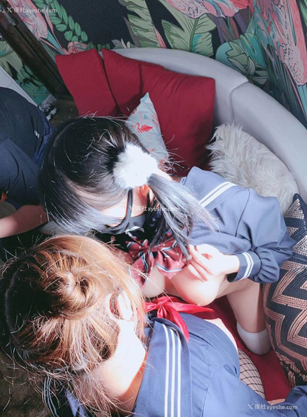 1P - 推特高人气萝莉青木小荷无圣光私拍合集