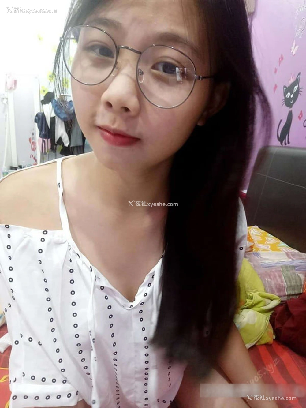 1P - 可爱小美女居家自拍无圣光人体套图