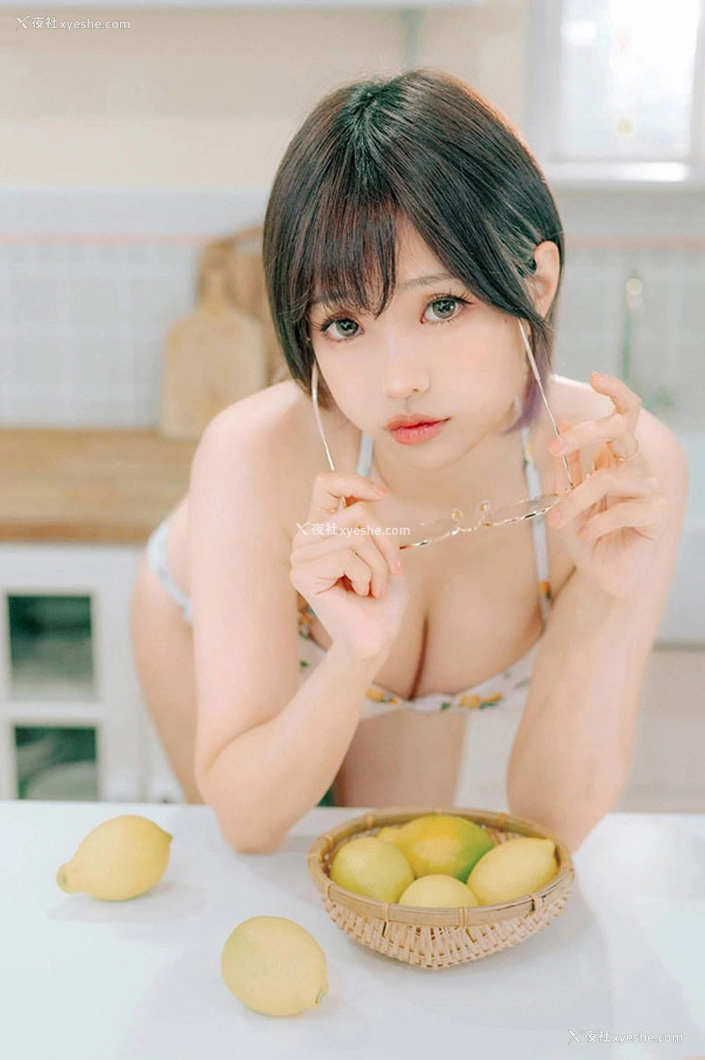 1P - 网红美女ElyEE子小清新比基尼厨房写真