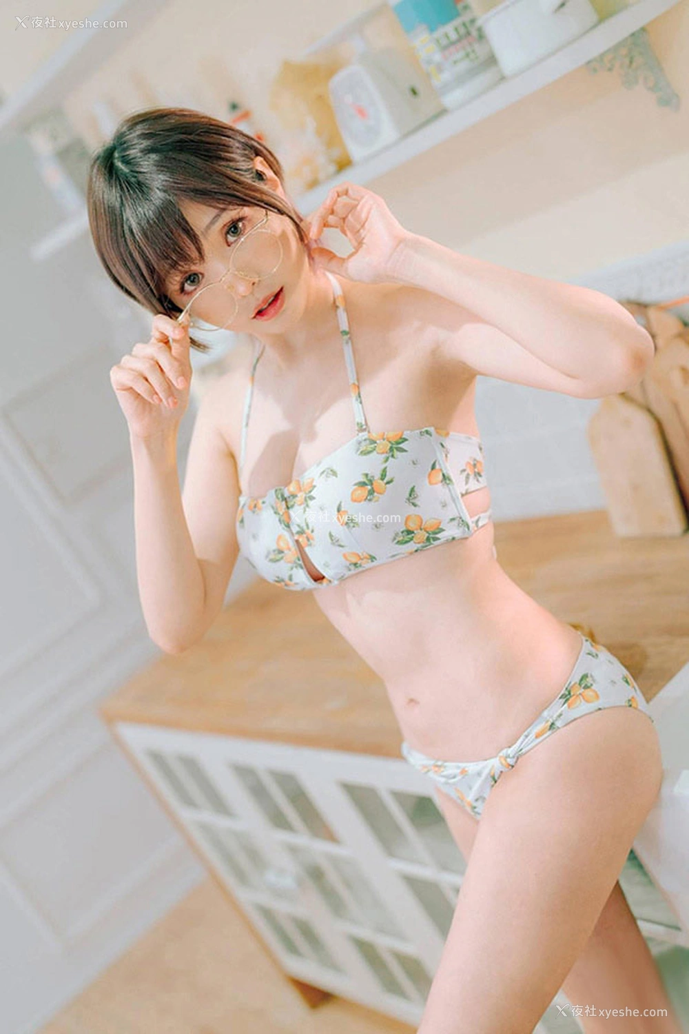 1P - 网红美女ElyEE子小清新比基尼厨房写真
