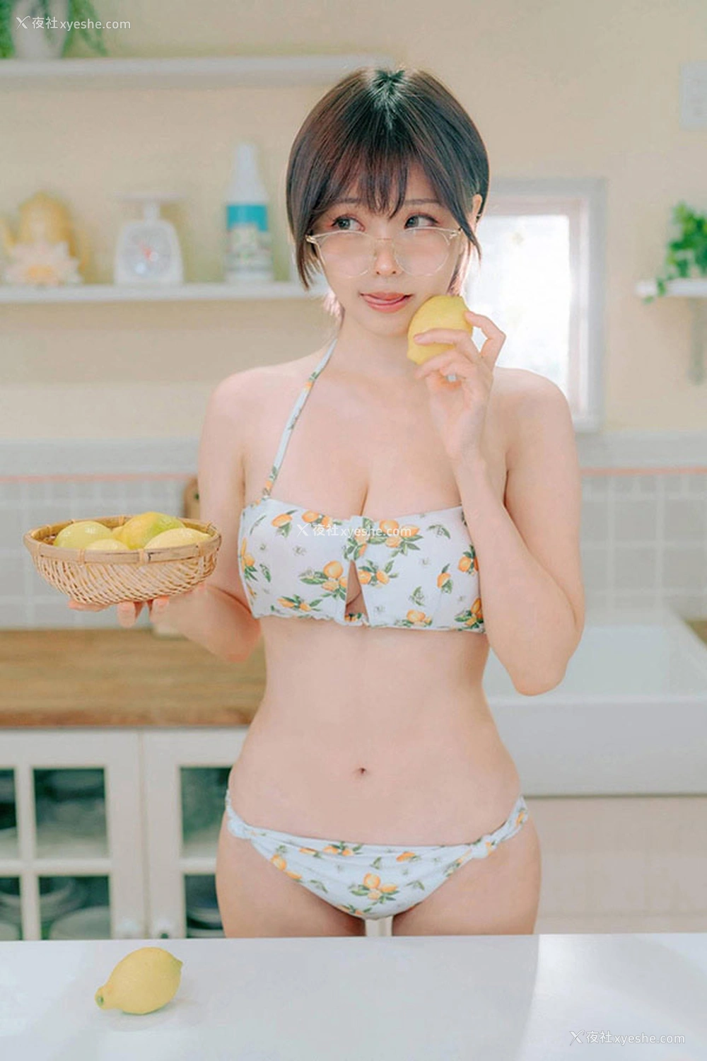 1P - 网红美女ElyEE子小清新比基尼厨房写真