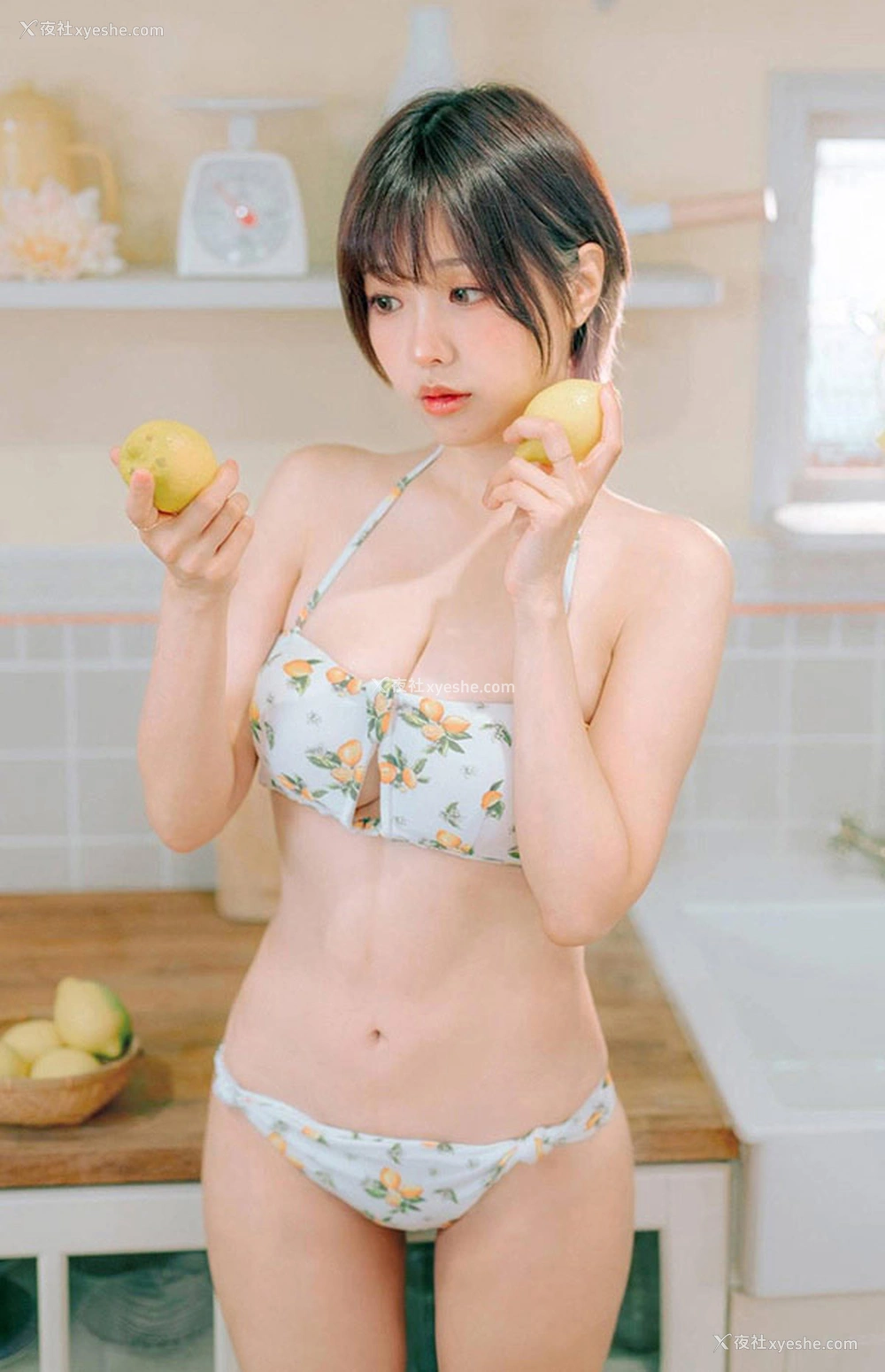 1P - 网红美女ElyEE子小清新比基尼厨房写真