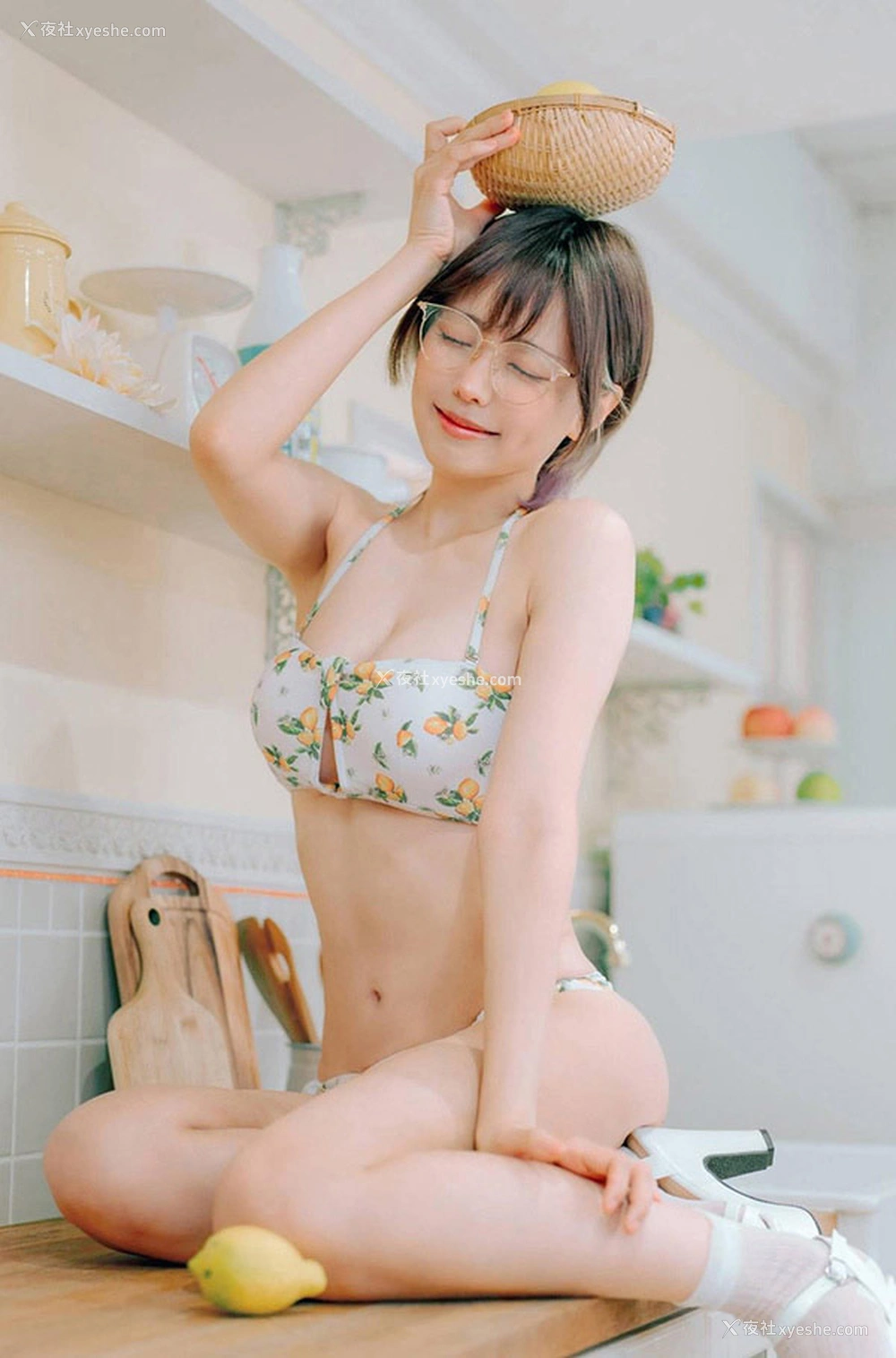 1P - 网红美女ElyEE子小清新比基尼厨房写真