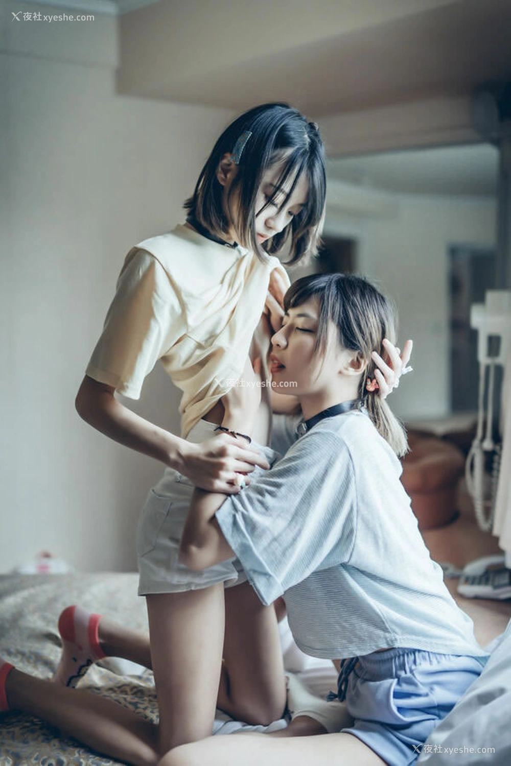 1P - 俏皮小姐姐妍妍与闺密休闲睡衣无圣光图集