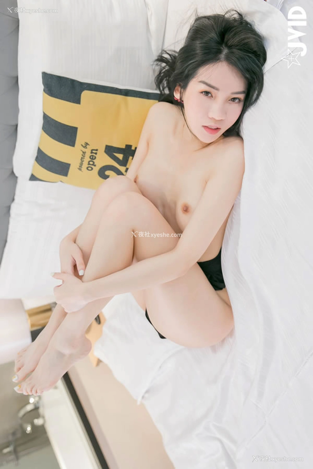 1P - 迷人美乳赛车女郎媛媛无圣光人体图集2