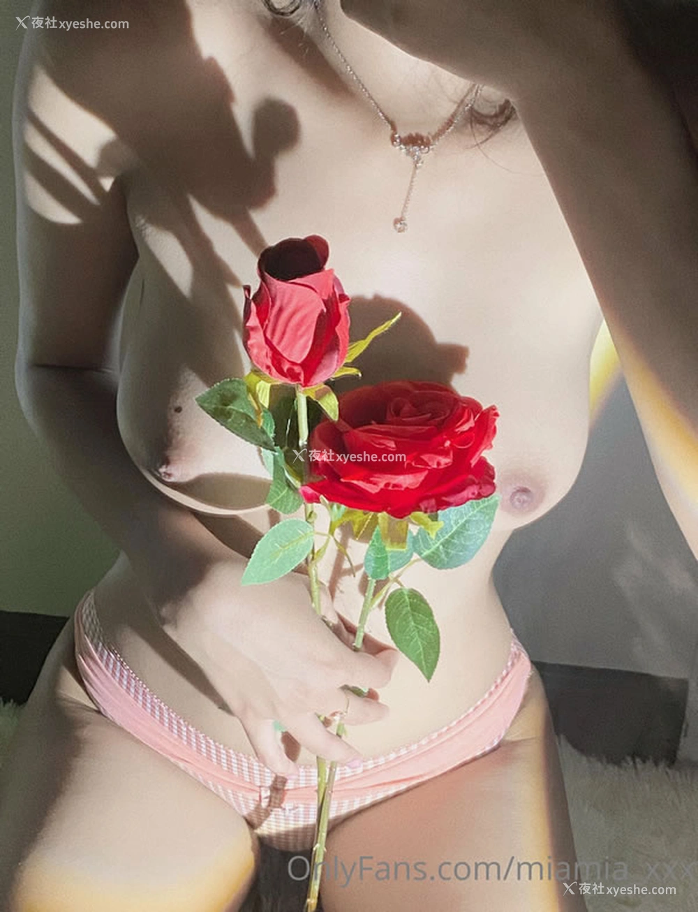 1P - 推特网红美女Miamia居家尺度人体合集3