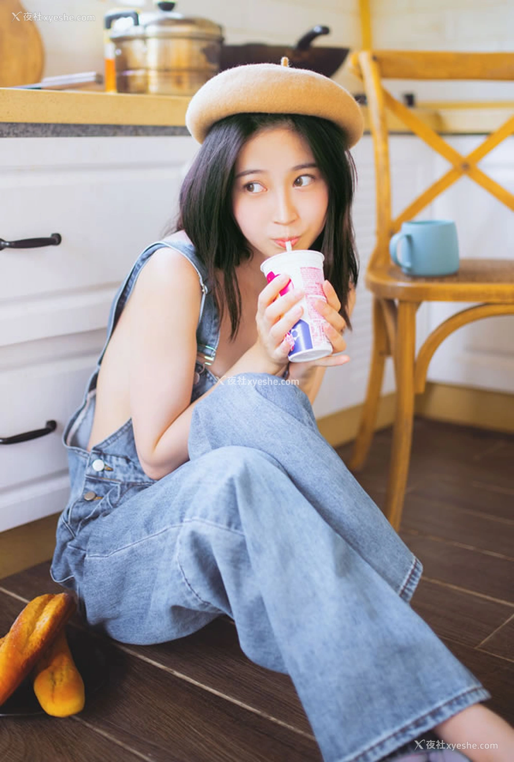1P - 极品嫩模年年 – 背带裤无圣光唯美图集