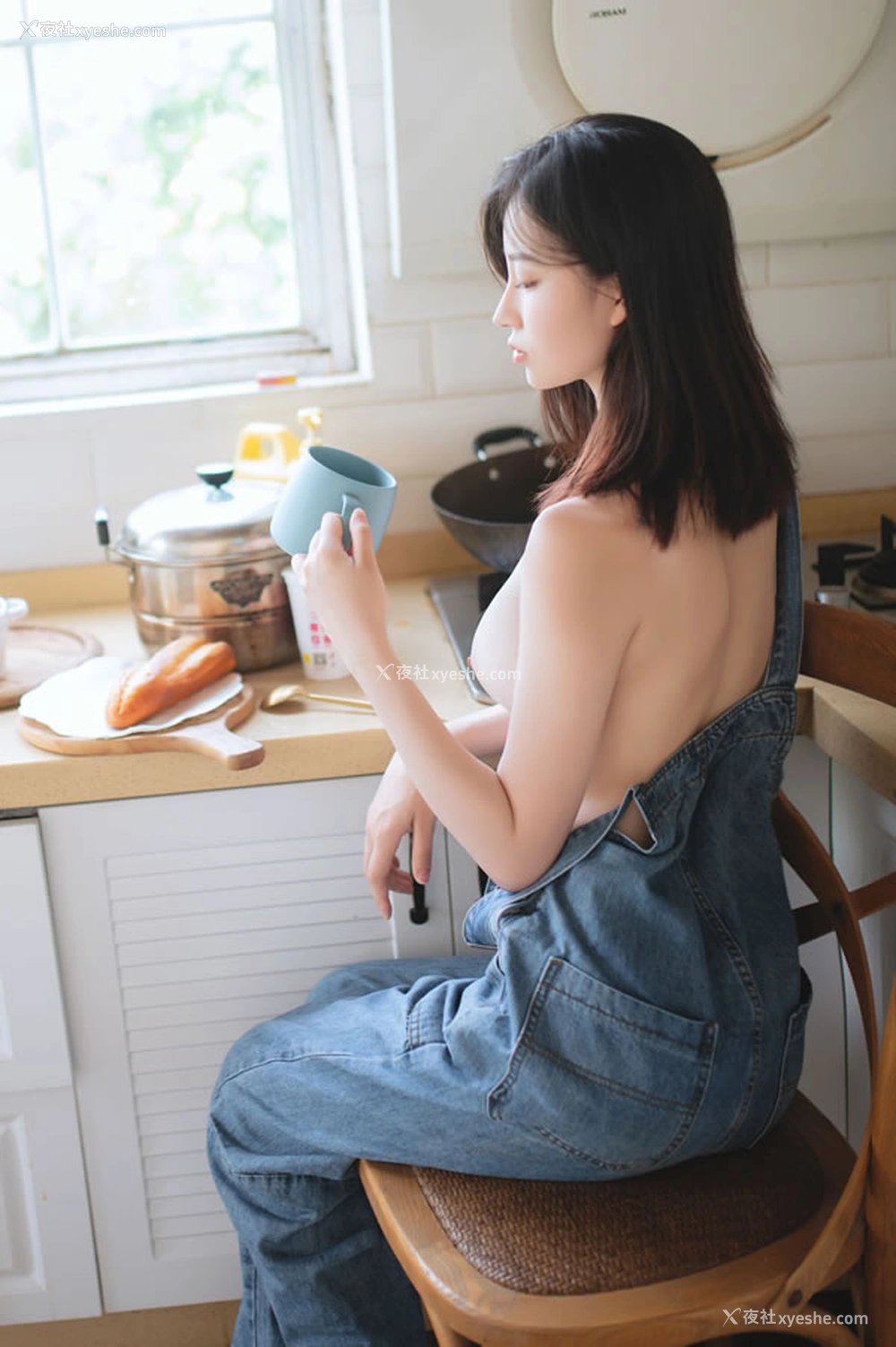 1P - 极品嫩模年年 – 背带裤无圣光唯美图集