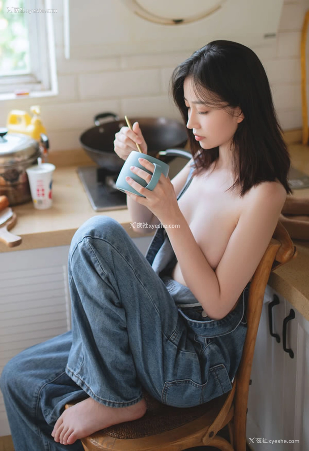 1P - 极品嫩模年年 – 背带裤无圣光唯美图集