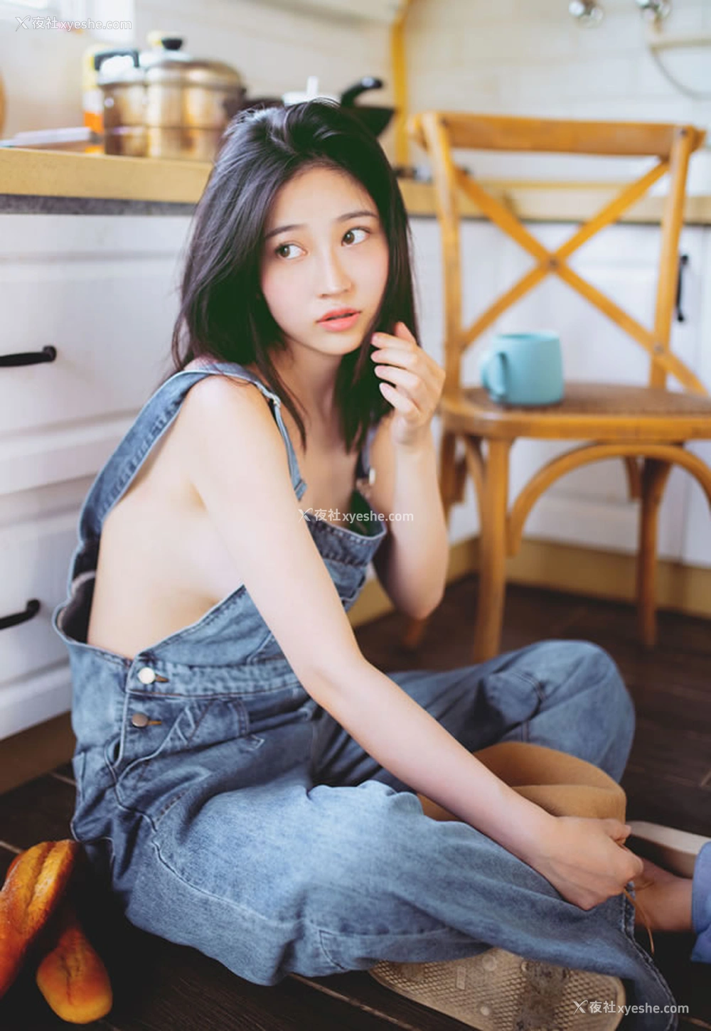 1P - 极品嫩模年年 – 背带裤无圣光唯美图集