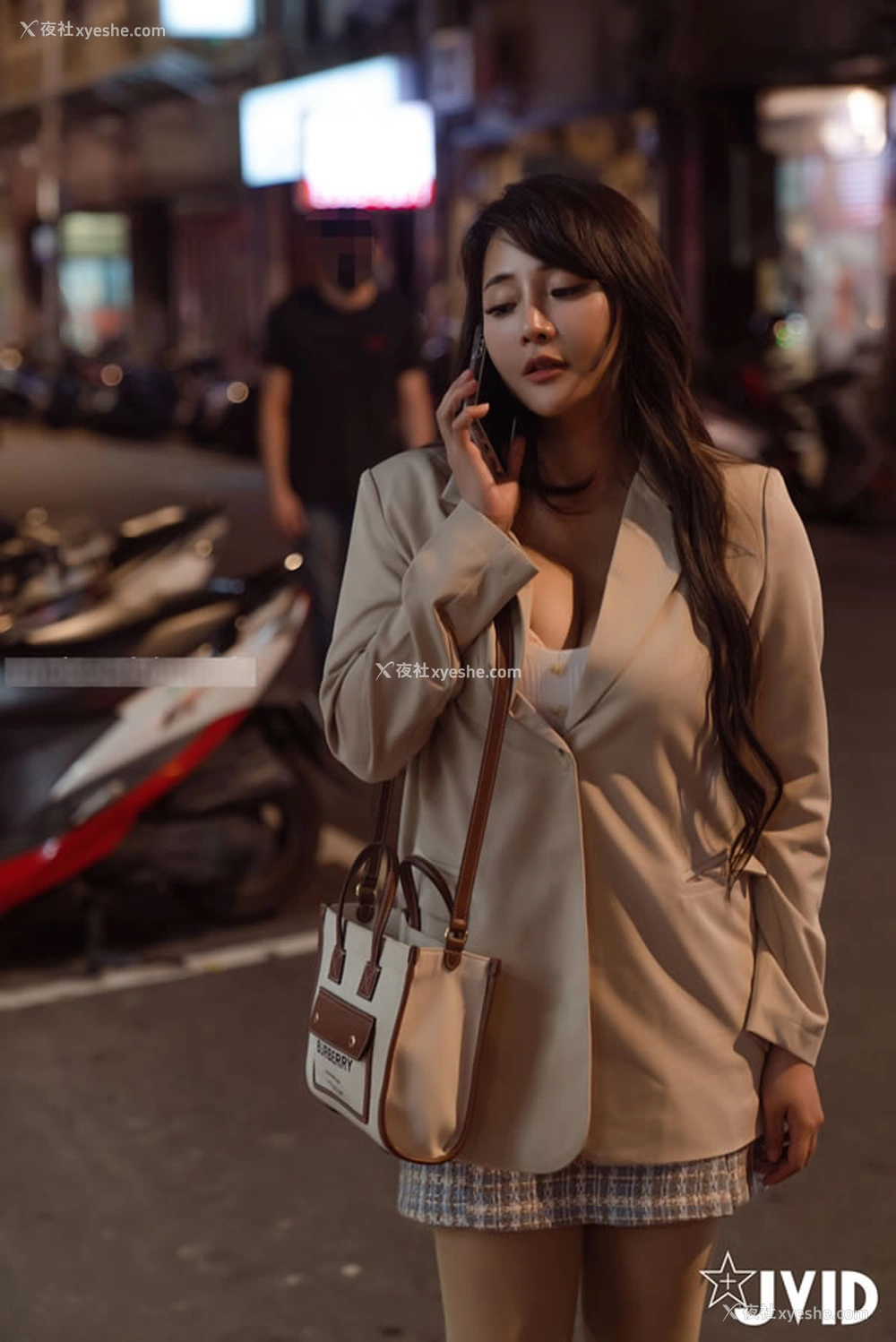 1P - 爆乳女神乐乐夜归遇电车痴汉尾随无圣光图集