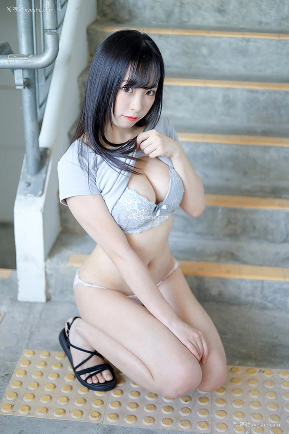 1P - 颜值福利姬@晴儿littlesshine 楼道上的美女