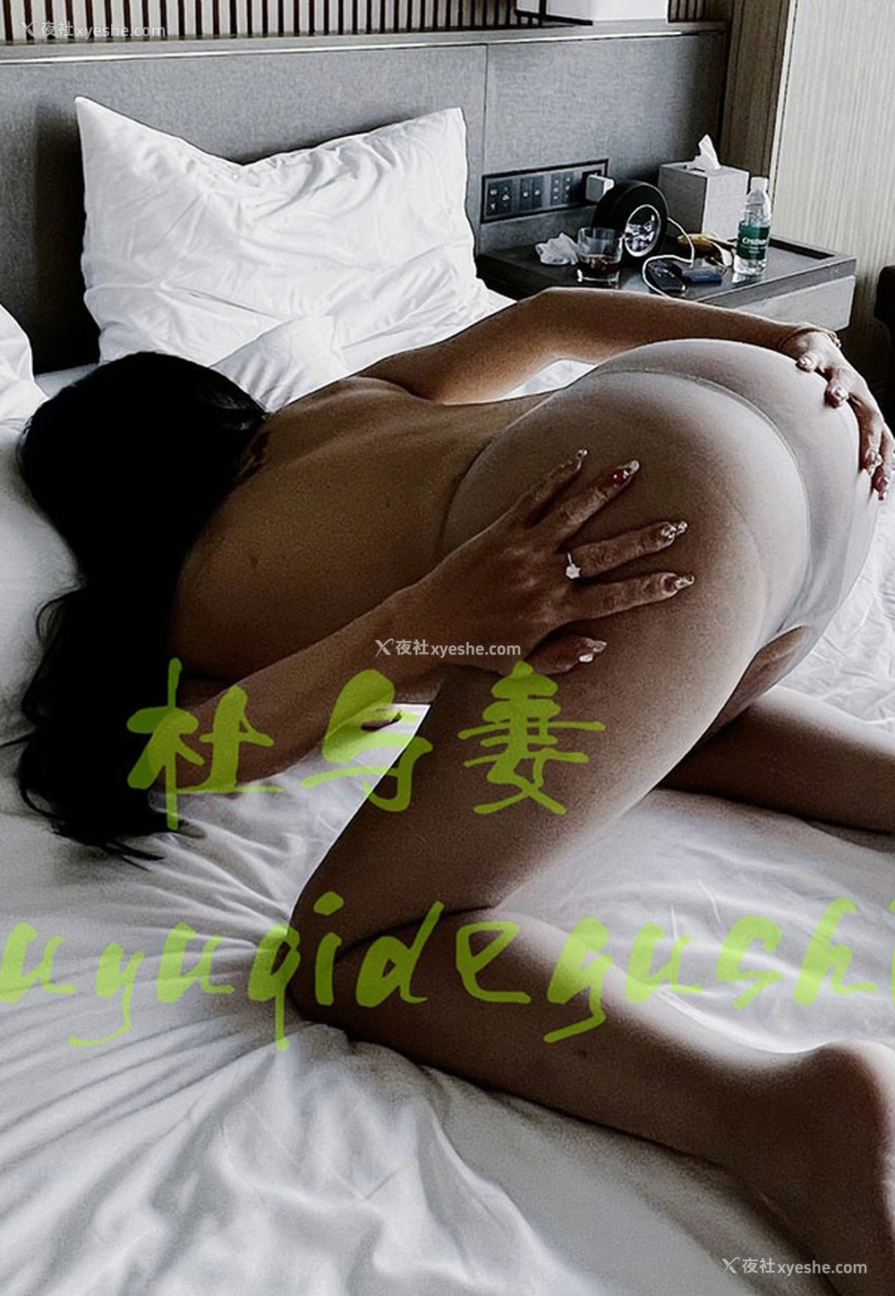 1P - 大长腿网红@杜与妻尺度私拍视图合集2