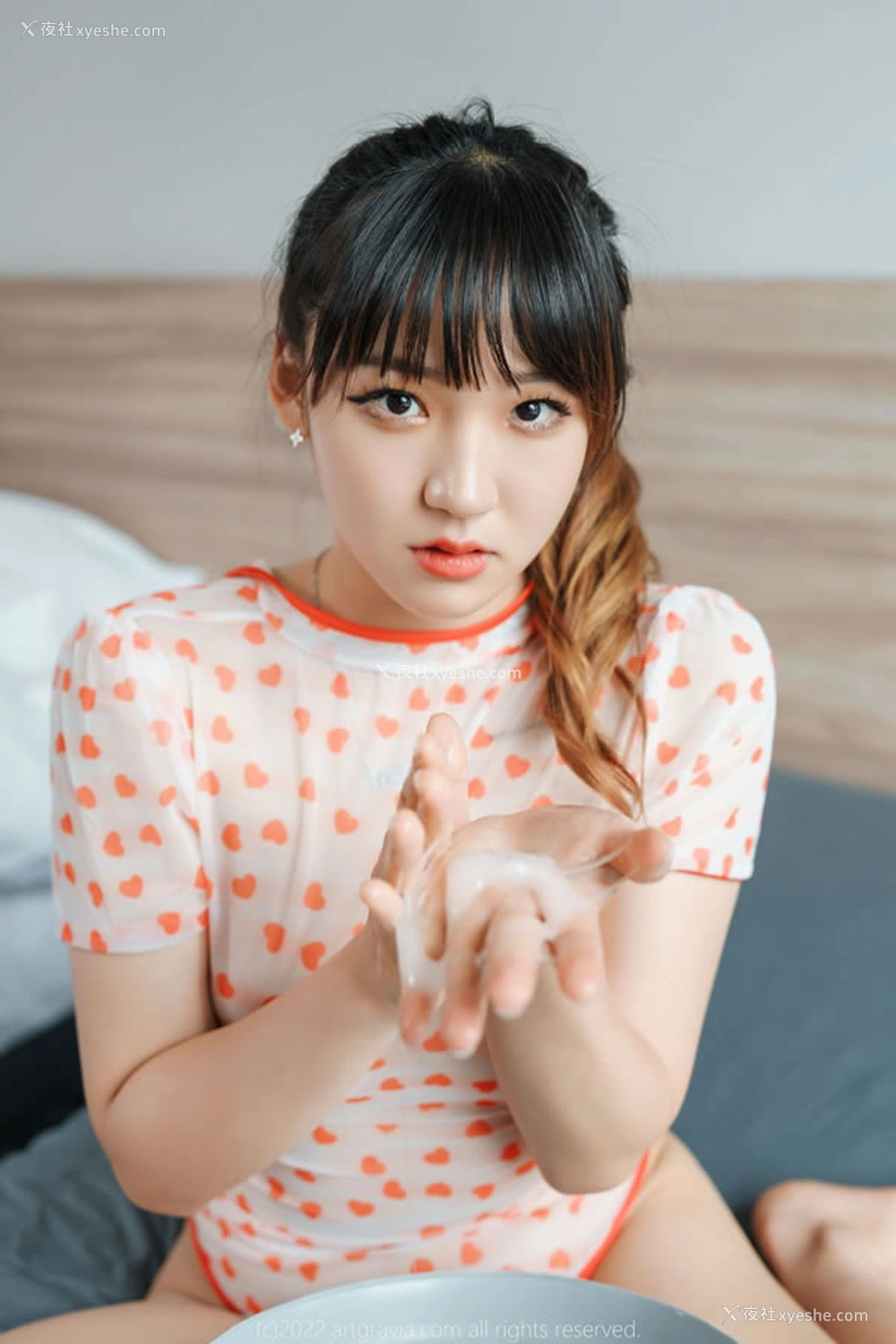 1P - 点点桃心连体衣的明艳女生乳液涂身无圣光图集