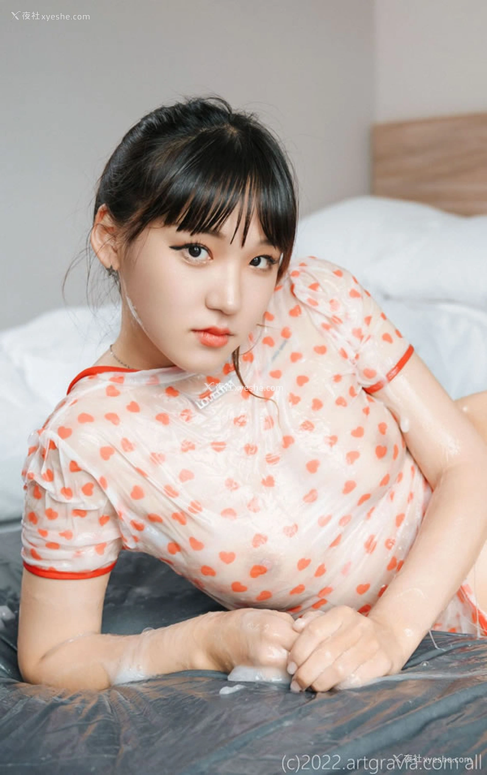 1P - 点点桃心连体衣的明艳女生乳液涂身无圣光图集