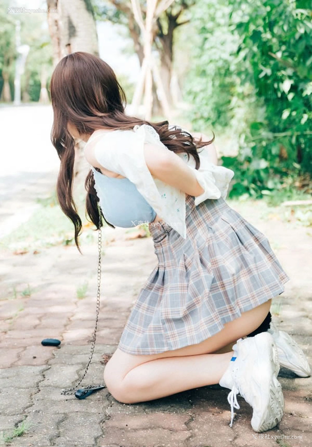 1P - 格仔JK美女Mozzi户外大胆露出调教尺度图