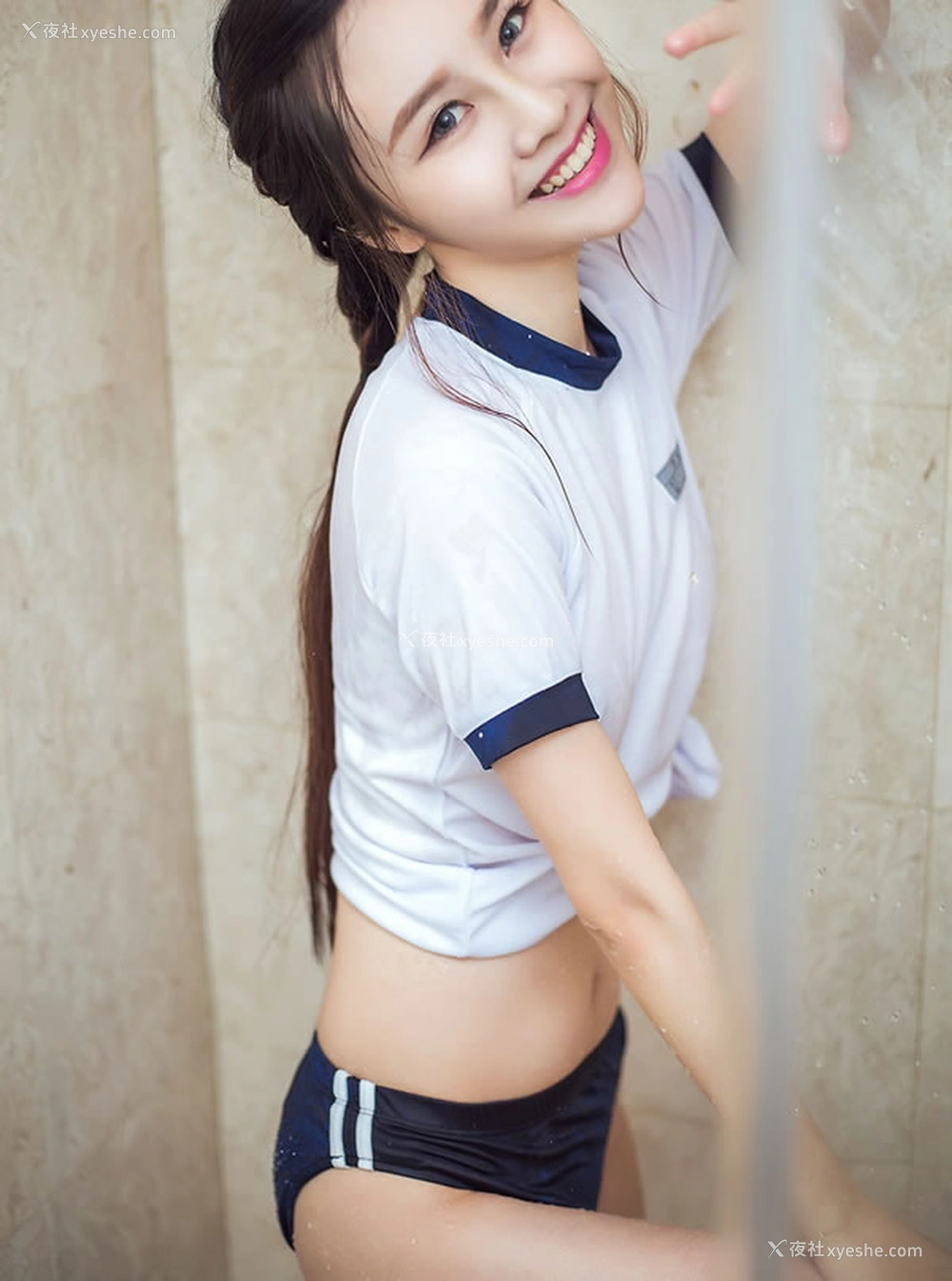 1P - 头条女神周思超无圣光学生装浴室湿身写真激情澎湃