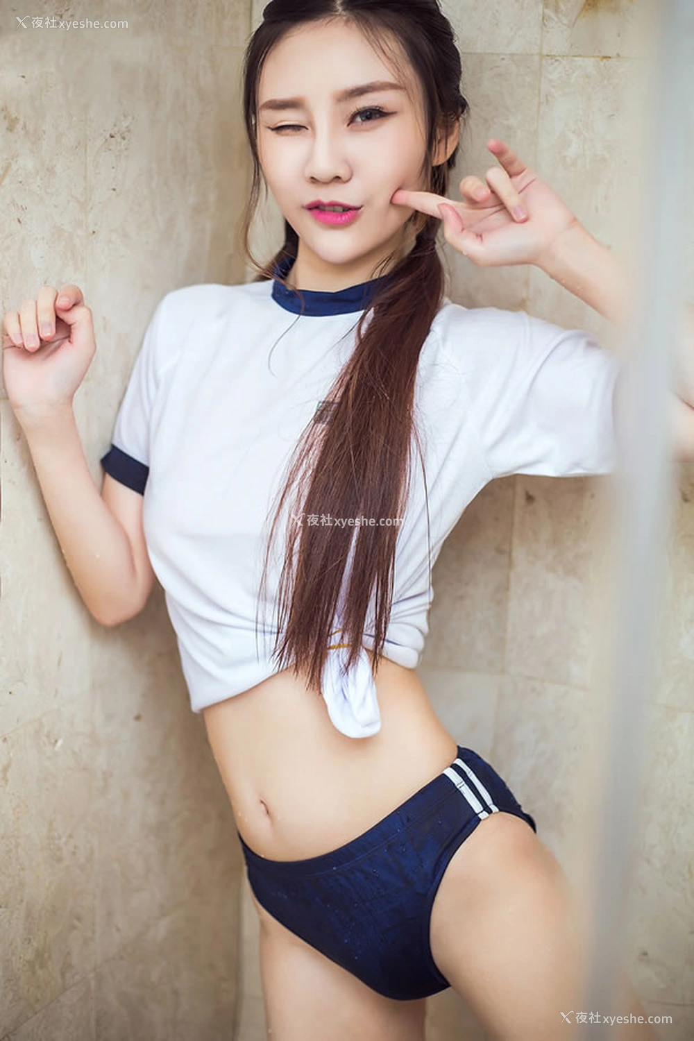 1P - 头条女神周思超无圣光学生装浴室湿身写真激情澎湃