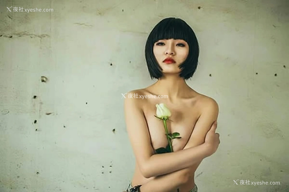 1P - 微博红人喵酱是hentai系列废墟无圣光人体套图