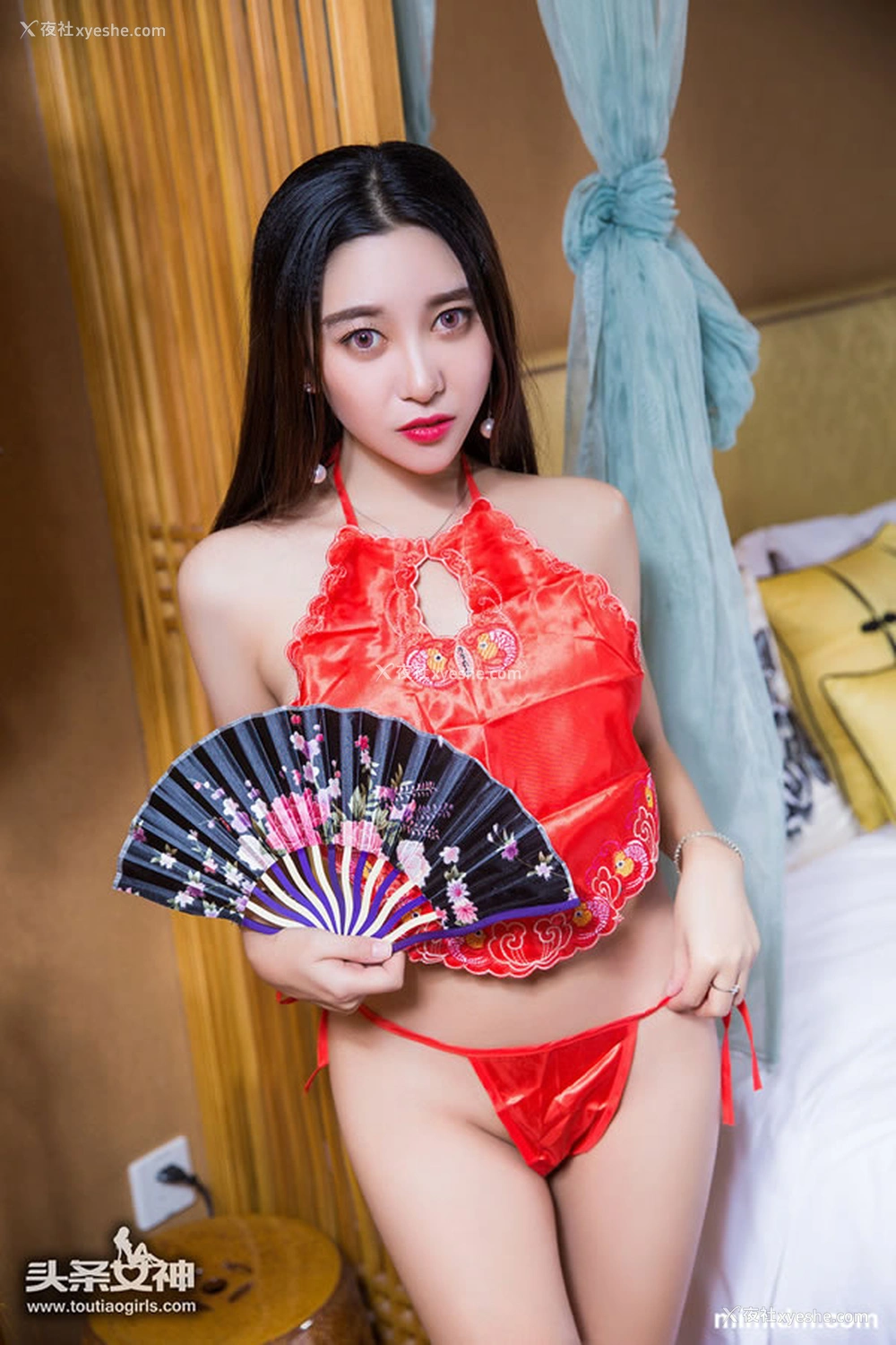 1P - 诱惑女神李梓熙白嫩肌肤无圣光写真滑嫩几乎可掐出水！
