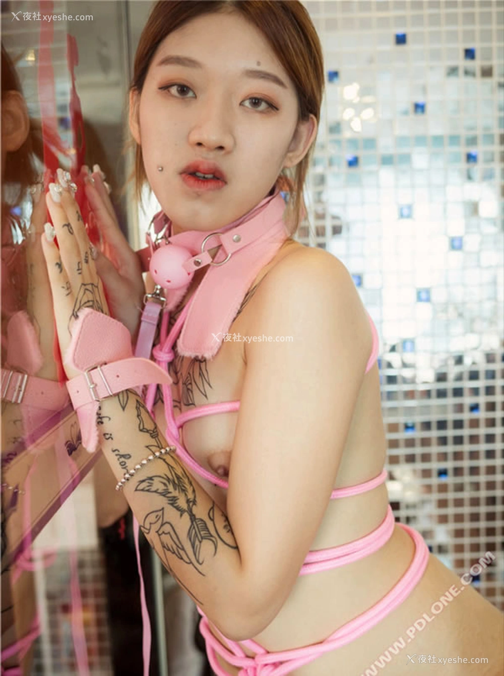 1P - 潘多拉NO.305期马尾女孩SM露出无圣光写真