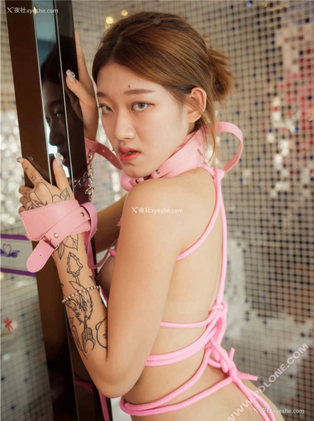 1P - 潘多拉NO.305期马尾女孩SM露出无圣光写真