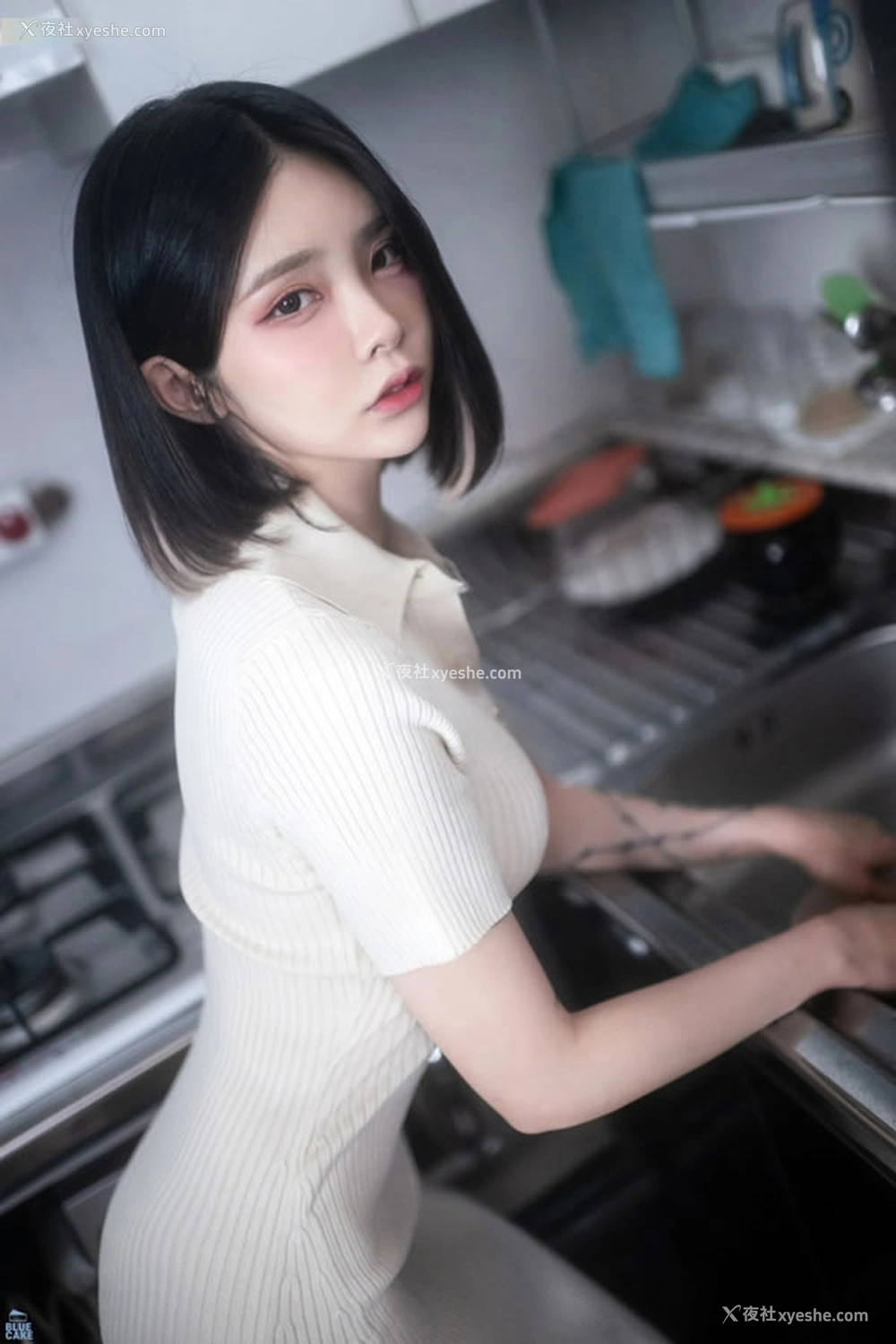 1P - 温婉妩媚小人妻Hikari居家跳蛋无圣光写真