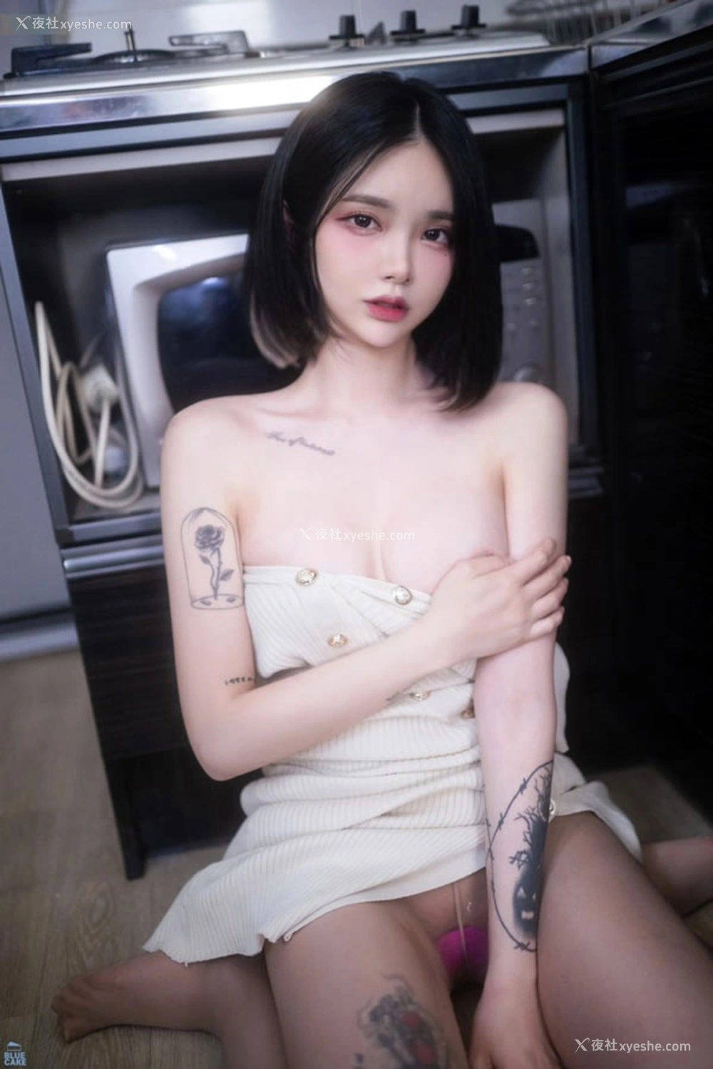 1P - 温婉妩媚小人妻Hikari居家跳蛋无圣光写真