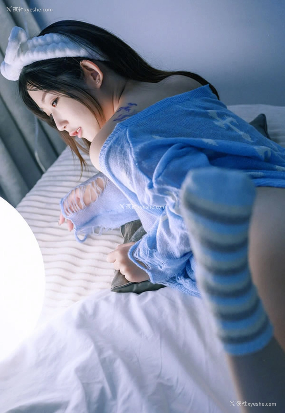 1P - 肉包小美女居家私拍蓝色小毛衣无圣光图集2
