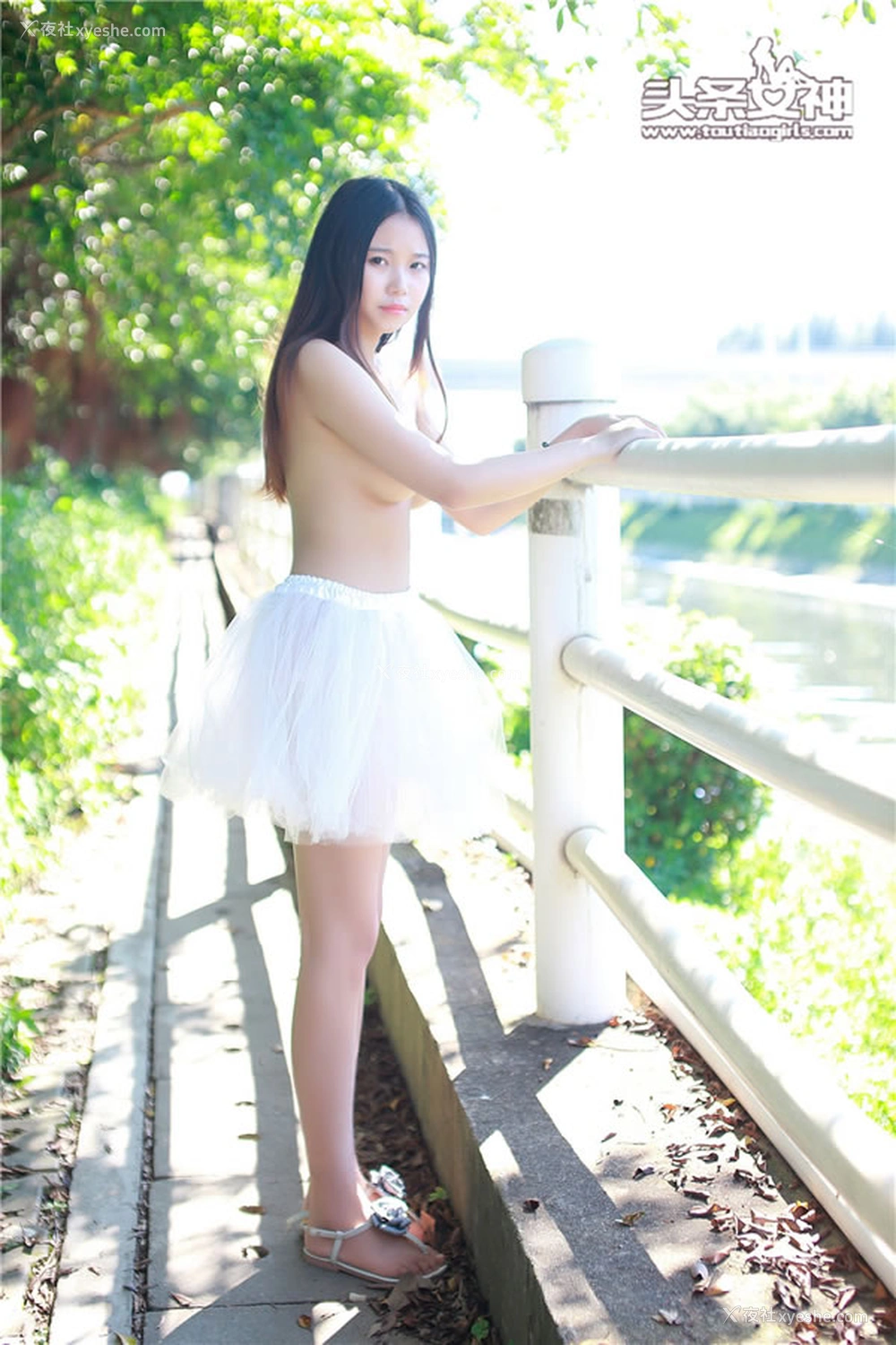 1P - 头条女神性感尤物格格无圣光豪车顶级人体写真纯美诱惑