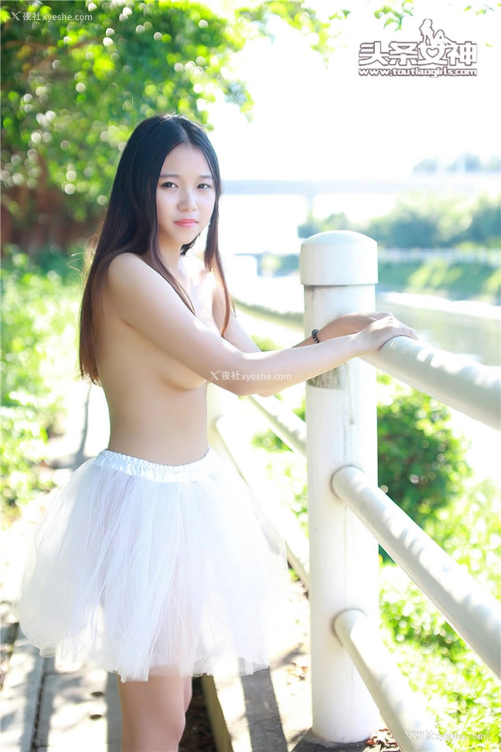 1P - 头条女神性感尤物格格无圣光豪车顶级人体写真纯美诱惑