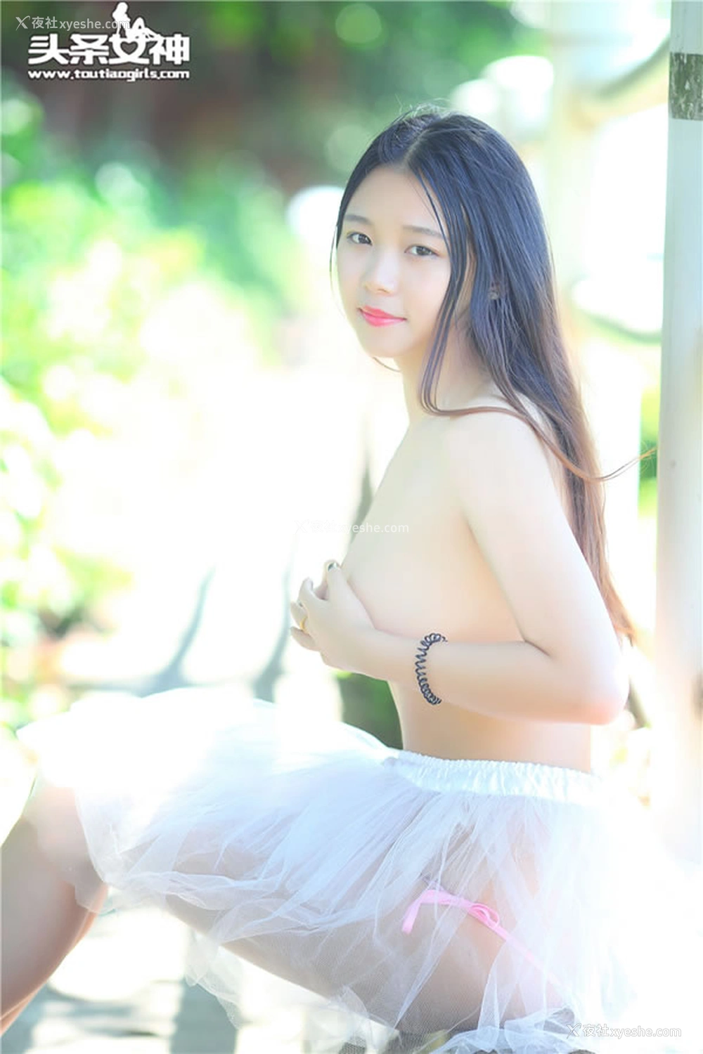 1P - 头条女神性感尤物格格无圣光豪车顶级人体写真纯美诱惑
