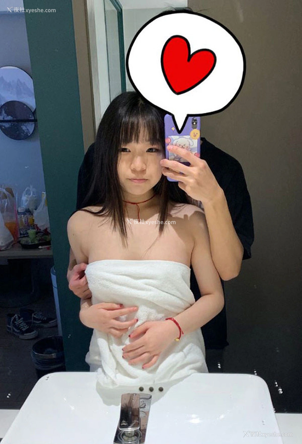 1P - 刚毕业的大学女生居家自拍尺度视图