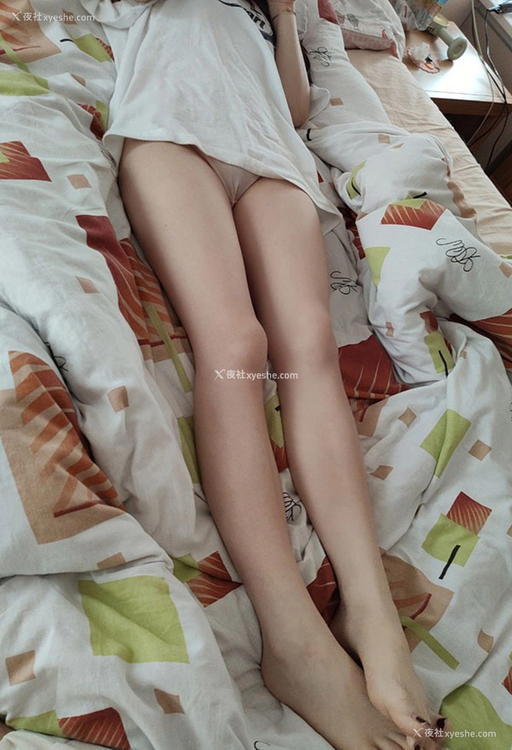 1P - 刚毕业的大学女生居家自拍尺度视图