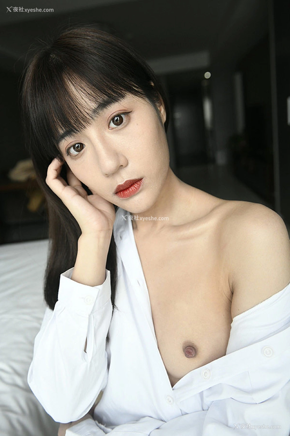 1P - 希威社美女怜月酒店私拍无圣光图集